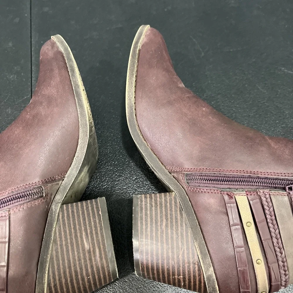 Maurices Womens Sz 8.5‎ Ankle Boots Brown Red Point Toe Western Braided Strap